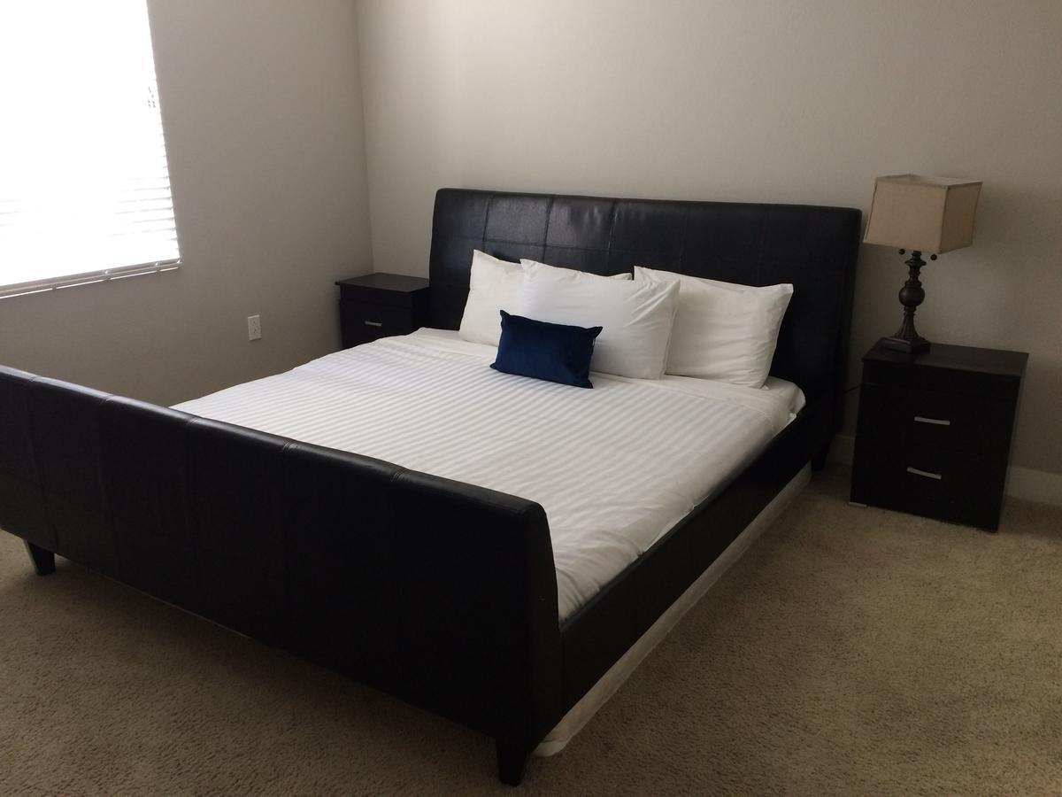 Fully Furnished Suites In Cloverfield Los Angeles Eksteriør bilde