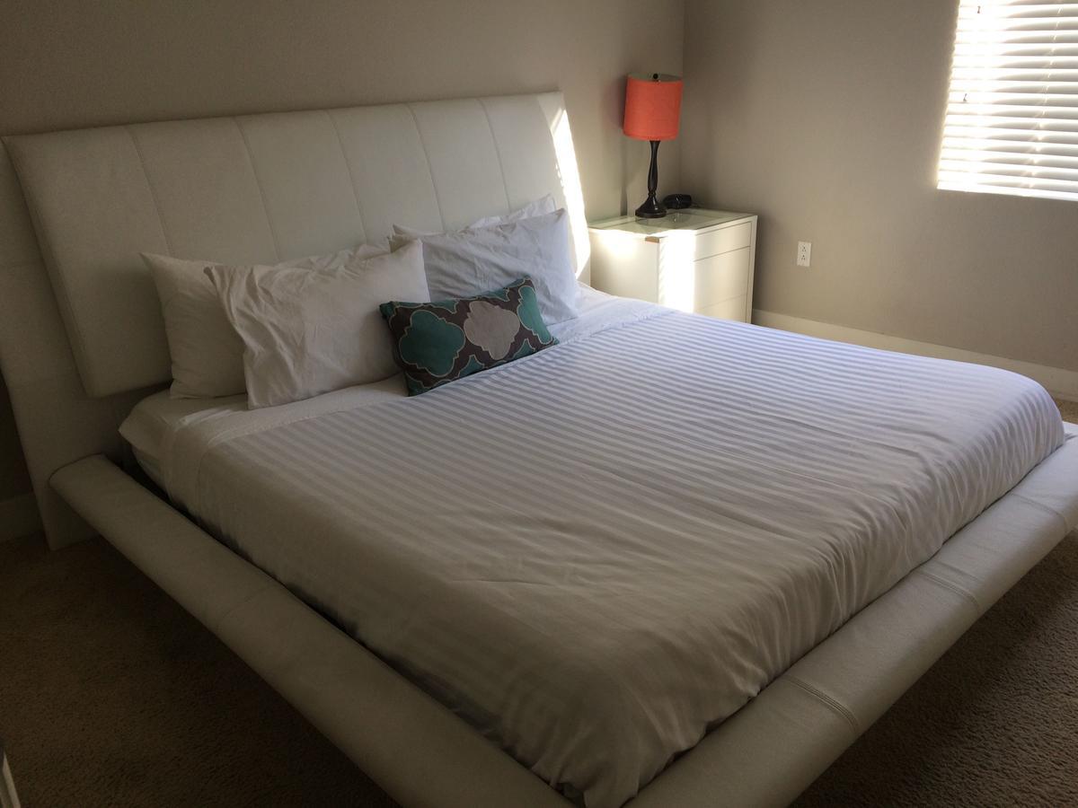 Fully Furnished Suites In Cloverfield Los Angeles Eksteriør bilde