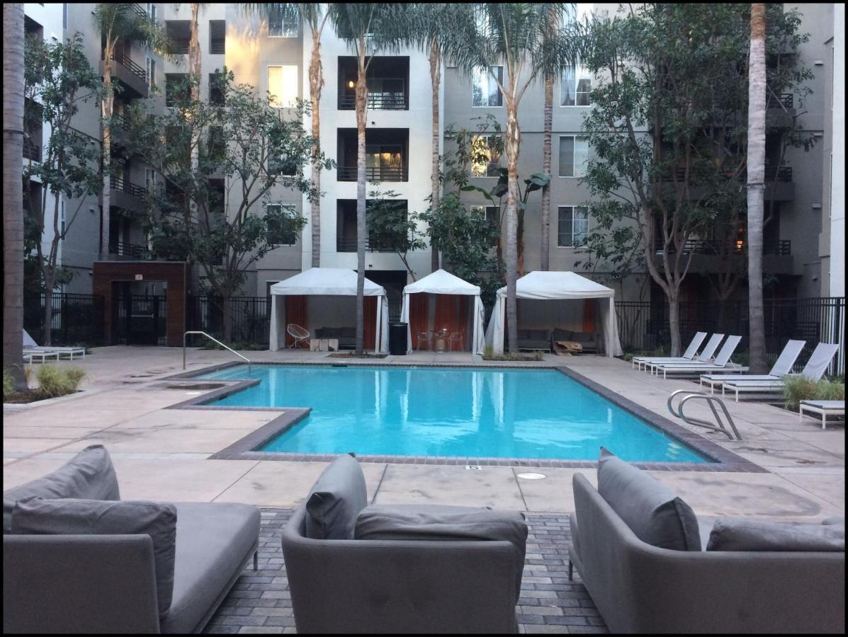 Fully Furnished Suites In Cloverfield Los Angeles Eksteriør bilde