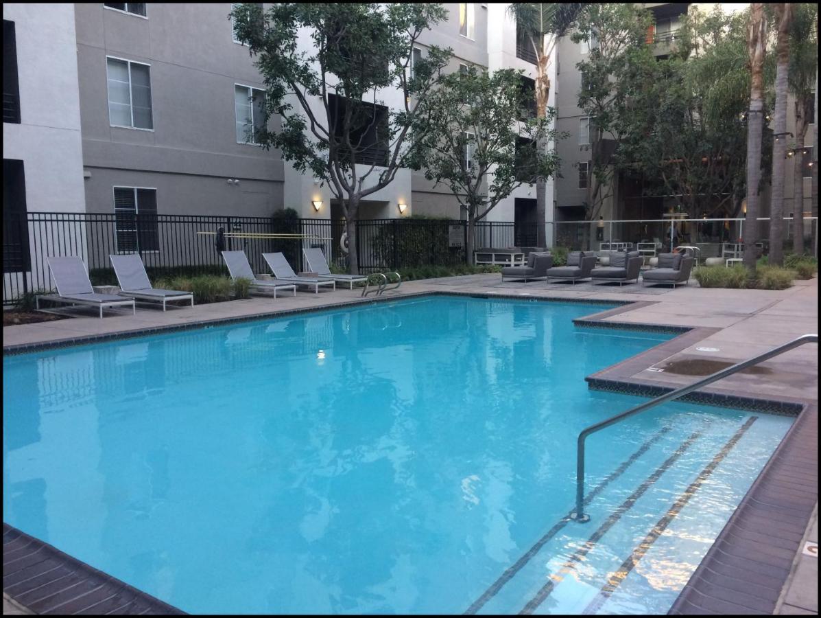 Fully Furnished Suites In Cloverfield Los Angeles Eksteriør bilde