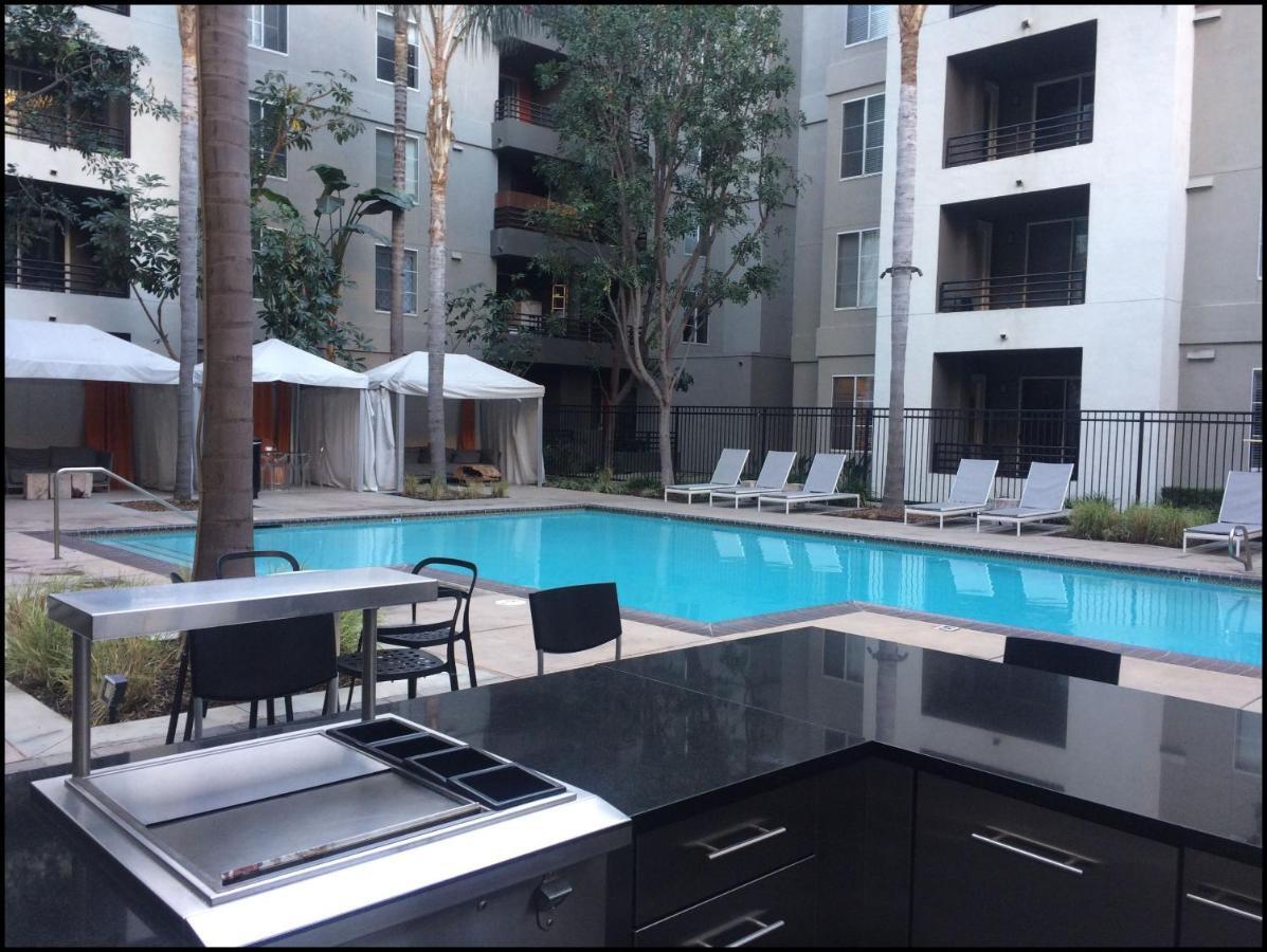 Fully Furnished Suites In Cloverfield Los Angeles Eksteriør bilde