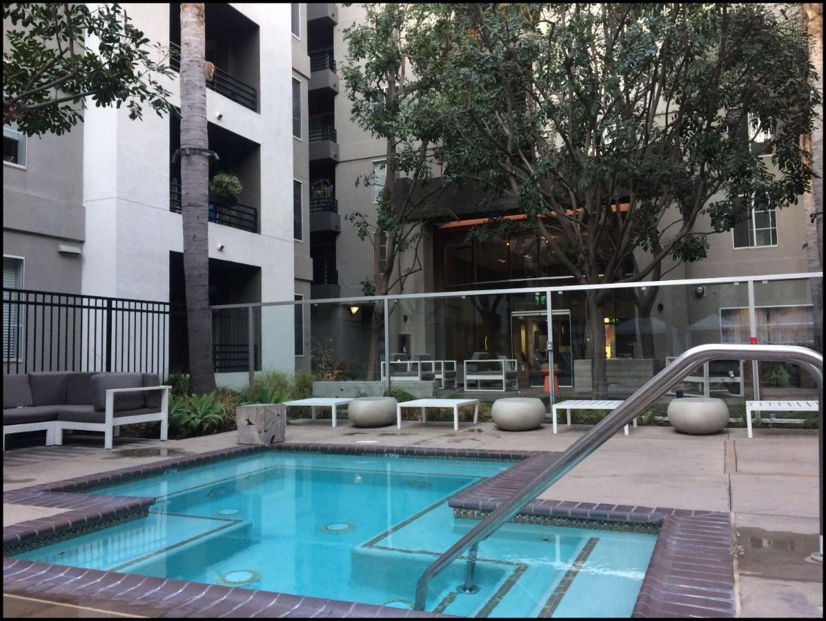 Fully Furnished Suites In Cloverfield Los Angeles Eksteriør bilde